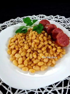 Una foto de Alubias blancas con butifarra