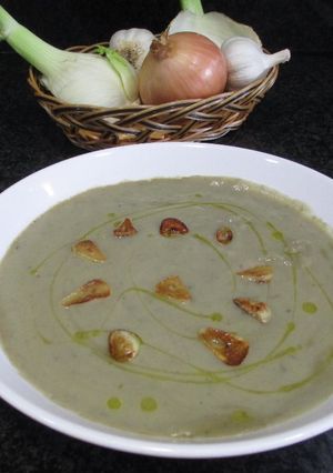 Foto principal de Crema de alcachofas y hinojo con infusión de alcachofas