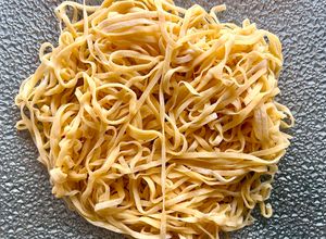 Una foto de Fideos caseros...casi como los de mi abuela ❤️