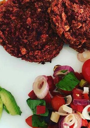 Una foto de Hamburguesas veganas de quinoa y remolacha