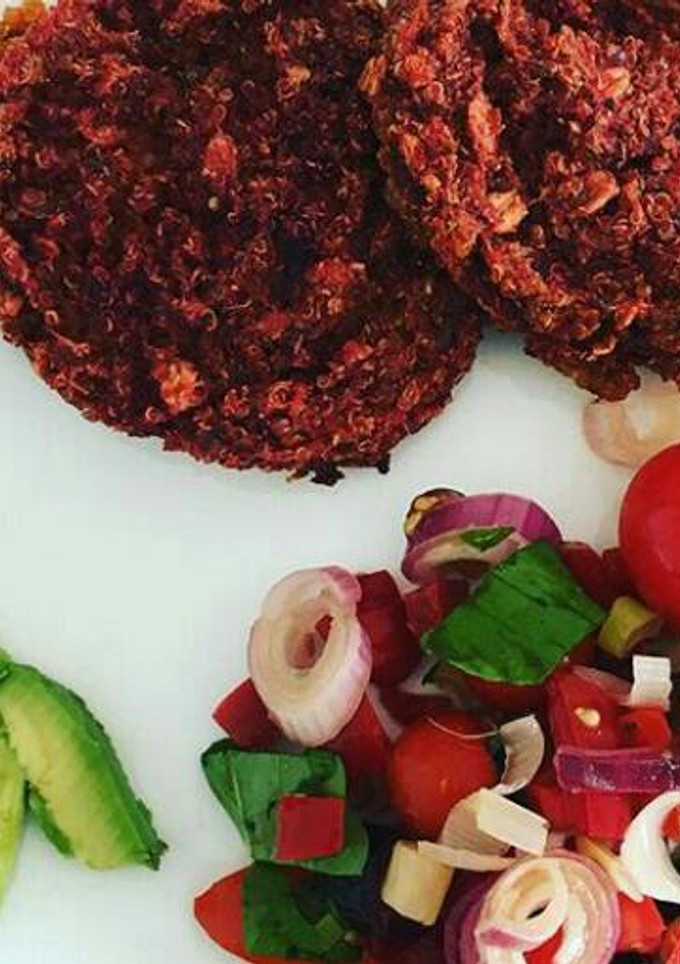 Una foto de Hamburguesas veganas de quinoa y remolacha