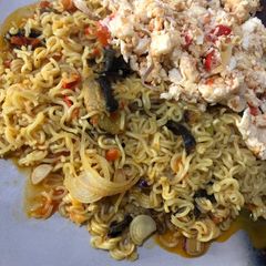 A picture of Noodles with dry fish.