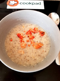 A picture of My Porridge with desicated Coconut & Chia Seeds 😗.