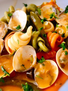 Una foto de Trottole con salsa de almejas