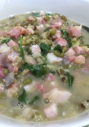 A picture of Soupy Mung beans.
