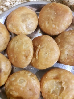 खस्ता कचौड़ी (khasta kachodi recipe in Hindi) रेसिपी मुख्य फोटो