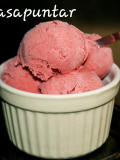 Una foto de Helado de fresa 🍓🍓🍨