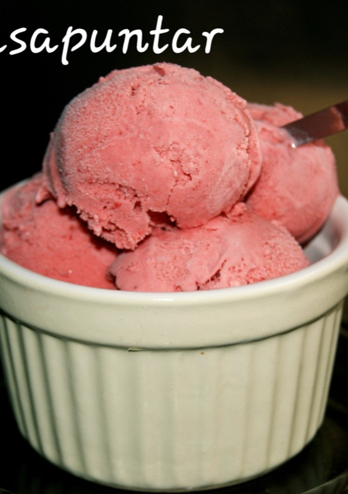 Una foto de Helado de fresa 🍓🍓🍨