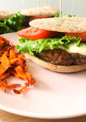 A picture of Healthy Burger and Carrot Chips.