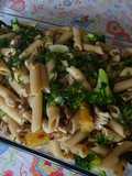 Bifes de peru, cogumelos com massa integral e ananás