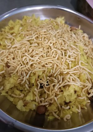 पोहा (Poha recipe in hindi) रेसिपी मुख्य फोटो