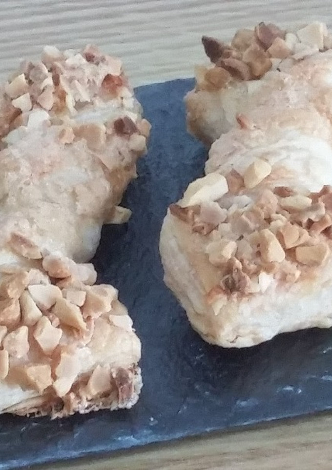 Una foto de Lazos de hojaldre o corbatas de Unquera