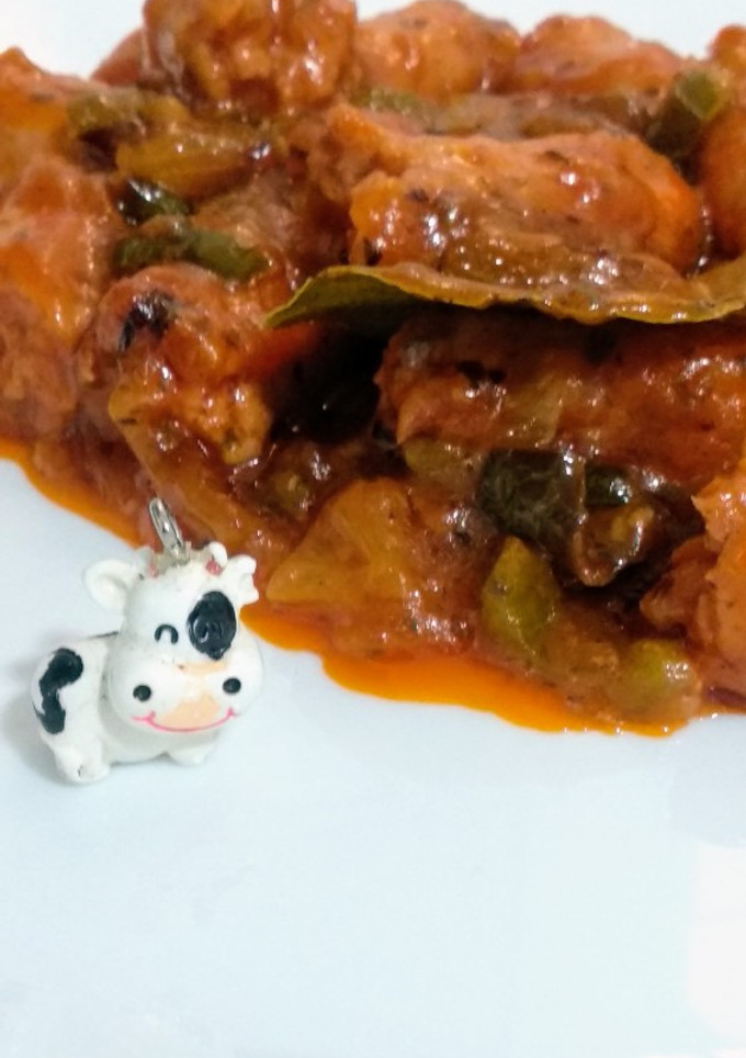 Una foto de Longaniza de cerdo en salsa de tomate... para mojar pan!!!