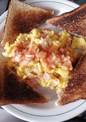 Una foto de Huevos con jamón