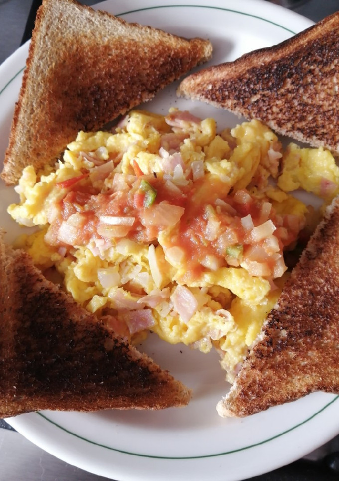 Una foto de Huevos con jamón