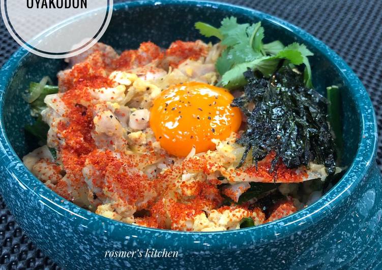 Oyakodon (Japanese Chicken &amp; Egg Rice Bowl)