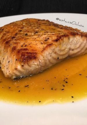 Una foto de Salmón en salsa de cítricos