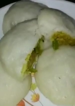 A picture of Masala Stuffed idli.