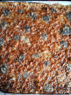 Una foto de Pizza de coliflor con tres quesos y nueces
