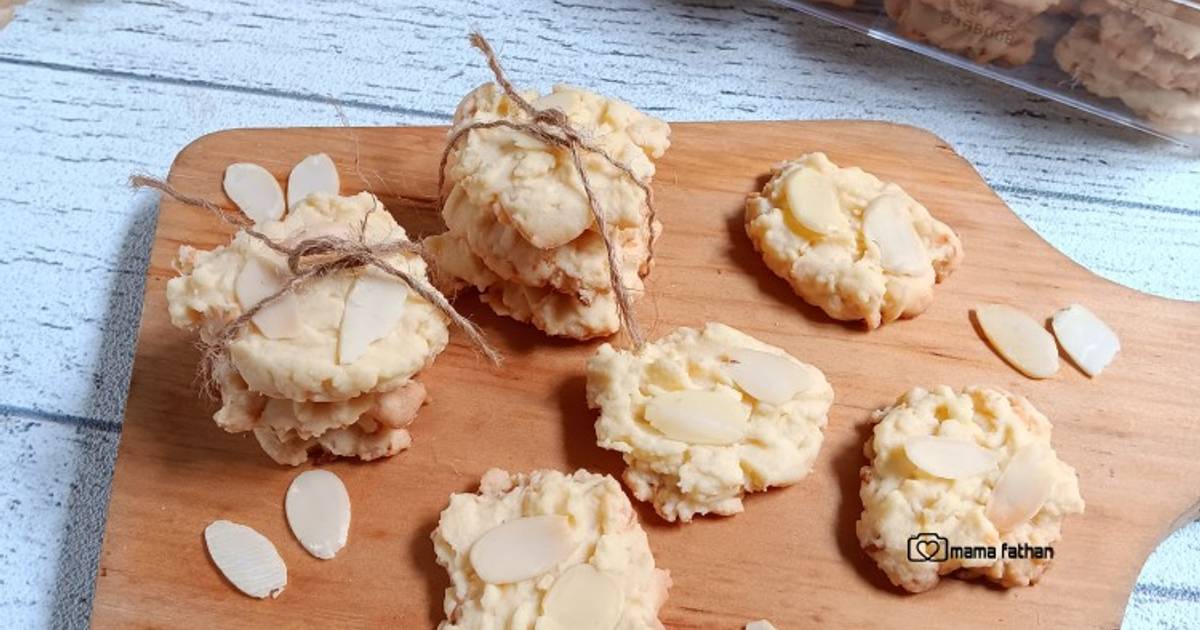 Resep Cheese almond cookies oleh Mama fathan Cookpad