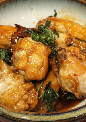 A picture of Three Cup Chicken.