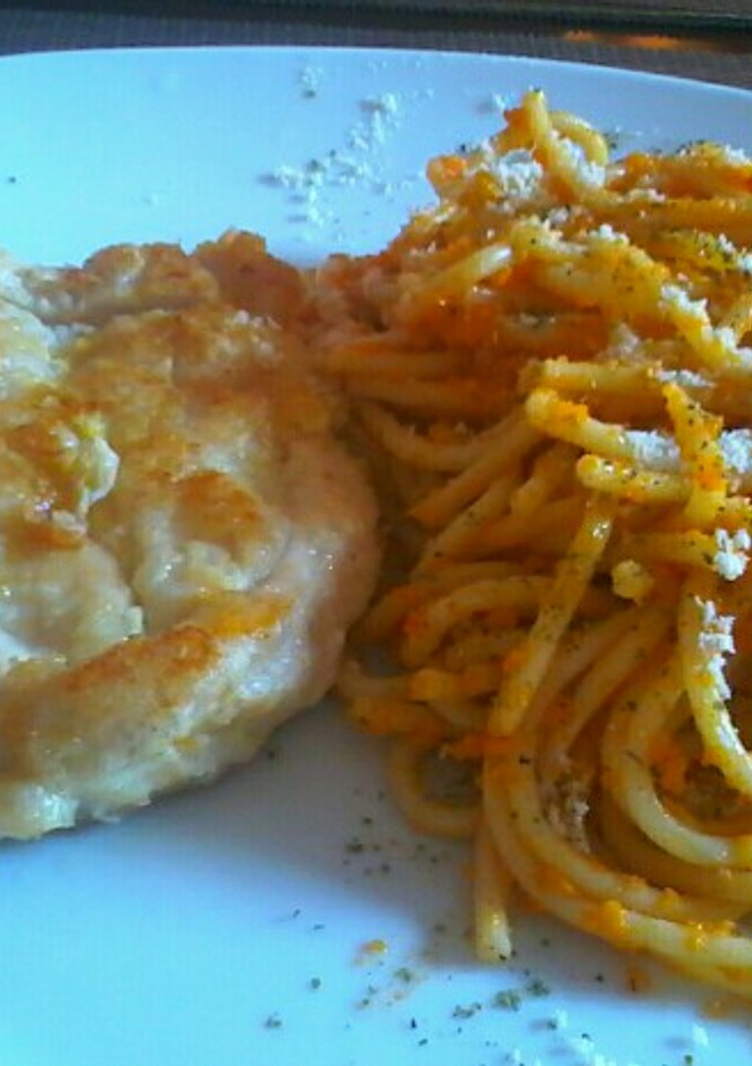 Una foto de Pechuga de Pollo con Pasta en Salsa de Pimiento Rojo