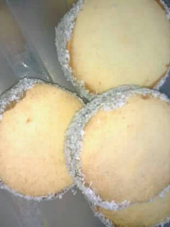 Una foto de Alfajores de maicena. Super fácil 😊