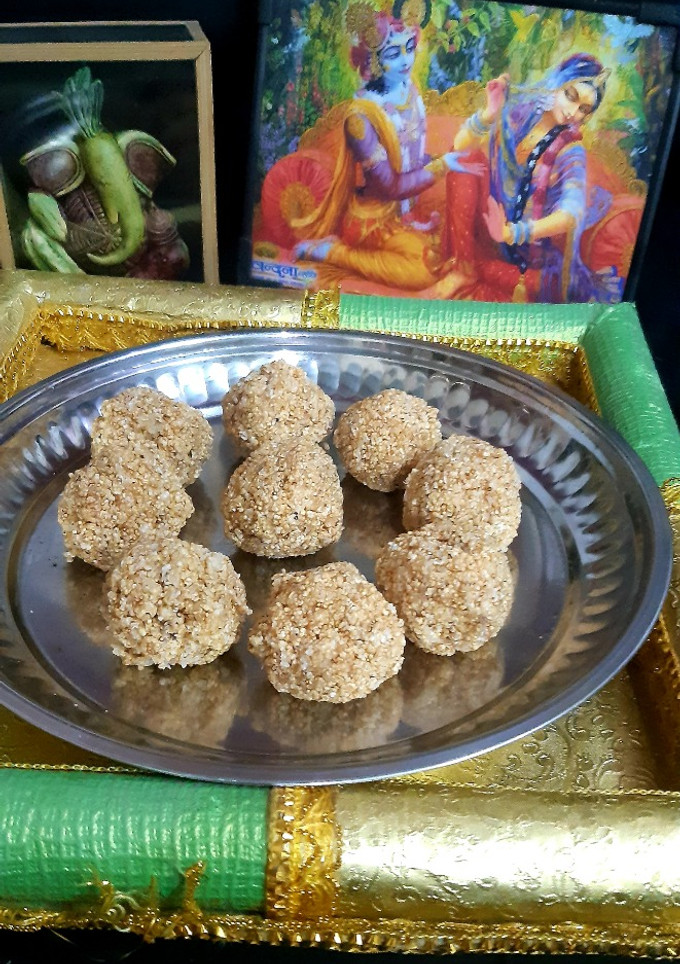गिरी व रामदाना लड्डू रेसिपी मुख्य फोटो
