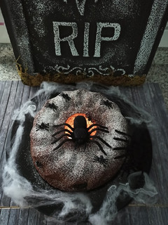 Una foto de Nido de arañas (Bizcochocolatoso y esponjoso) 🕸️🕷️
