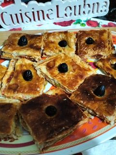 صورة لوصفة كوكا بالعجينة المورقة
