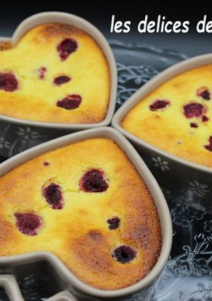 Une photo de Flans framboises, amandes et noix de coco
