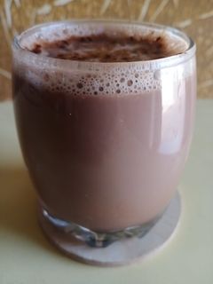 હોટ ચોકલેટ મિલ્ક(Hot chocolate milk recipe in gujarati) રેસીપી મુખ્ય ફોટો