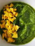 Smoothie Bowl de mango, kale y jengibre