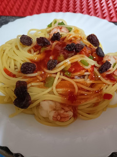 Una foto de Spaghetti con gambones en salsa agridulce thai