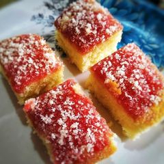 A picture of Honey cake.
