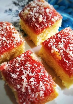 A picture of Honey cake.