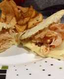 Arepitas rellenas y chips de papa