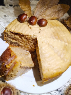 Una foto de Bizcocho de Castañas relleno de Crema Pastelera