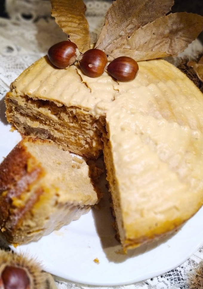 Una foto de Bizcocho de Castañas relleno de Crema Pastelera