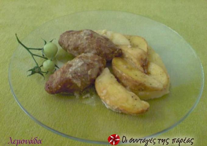 κύρια φωτογραφία συνταγής Σουτζουκάκια με πατάτες στο φούρνο