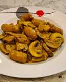 Salchichas frescas con champiñones al curry