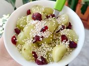 Una foto de uvas con yogurth