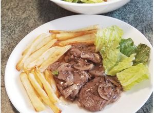 Foto resep Beef medallions and mushrooms in red wine sauce