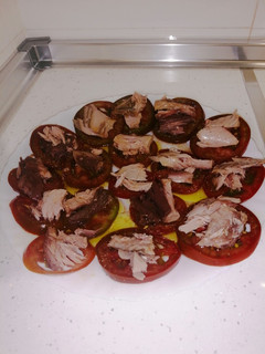 Una foto de Tomates Kumatto con bonito