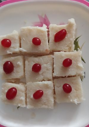 A picture of Coconut barfi.