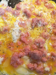 Una foto de Huevo revuelto con chorizo