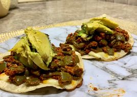 Vampiritos de nopales con chorizo