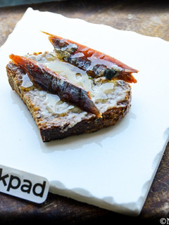 Foto di Crostini con crema di lardo, missoltini e miele di Erika