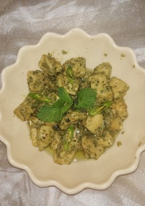 A picture of Hara bhra creamy chicken.