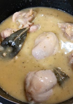 Una foto de Muslitos de pollo al ajillo en Thermomix